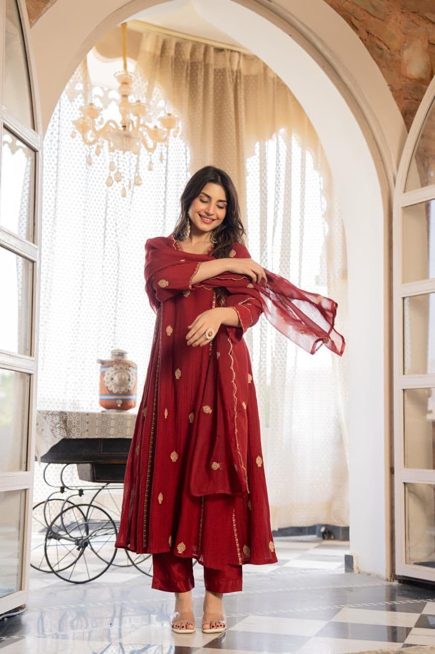 CRUSH SILK EMBROIDERY SUIT WITH ORGANZA DUPATTA view 2